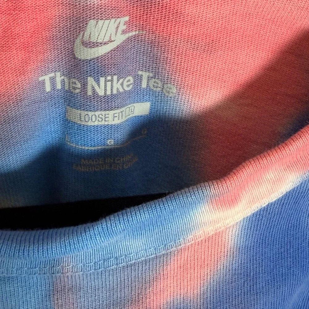 Nike The Nike Tee Loose Fit Pink Blue Tie Dye Graphic T-Shirt Womens Large